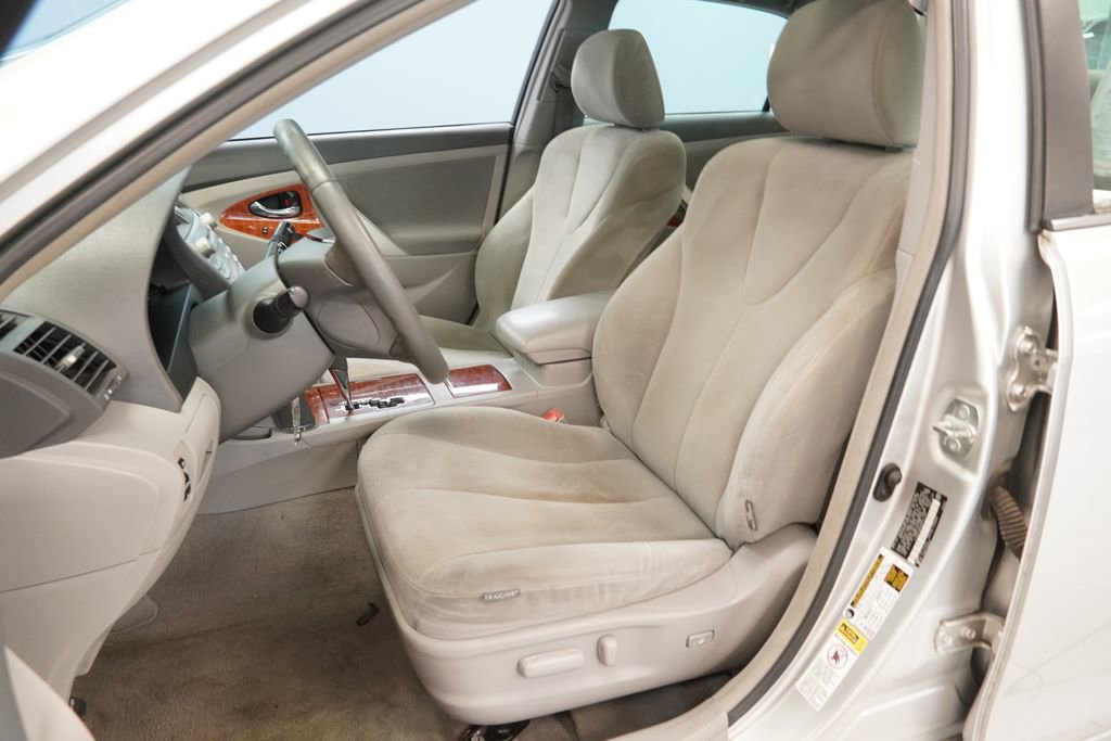 Used 2009 Toyota Camry XLE FWD image 3