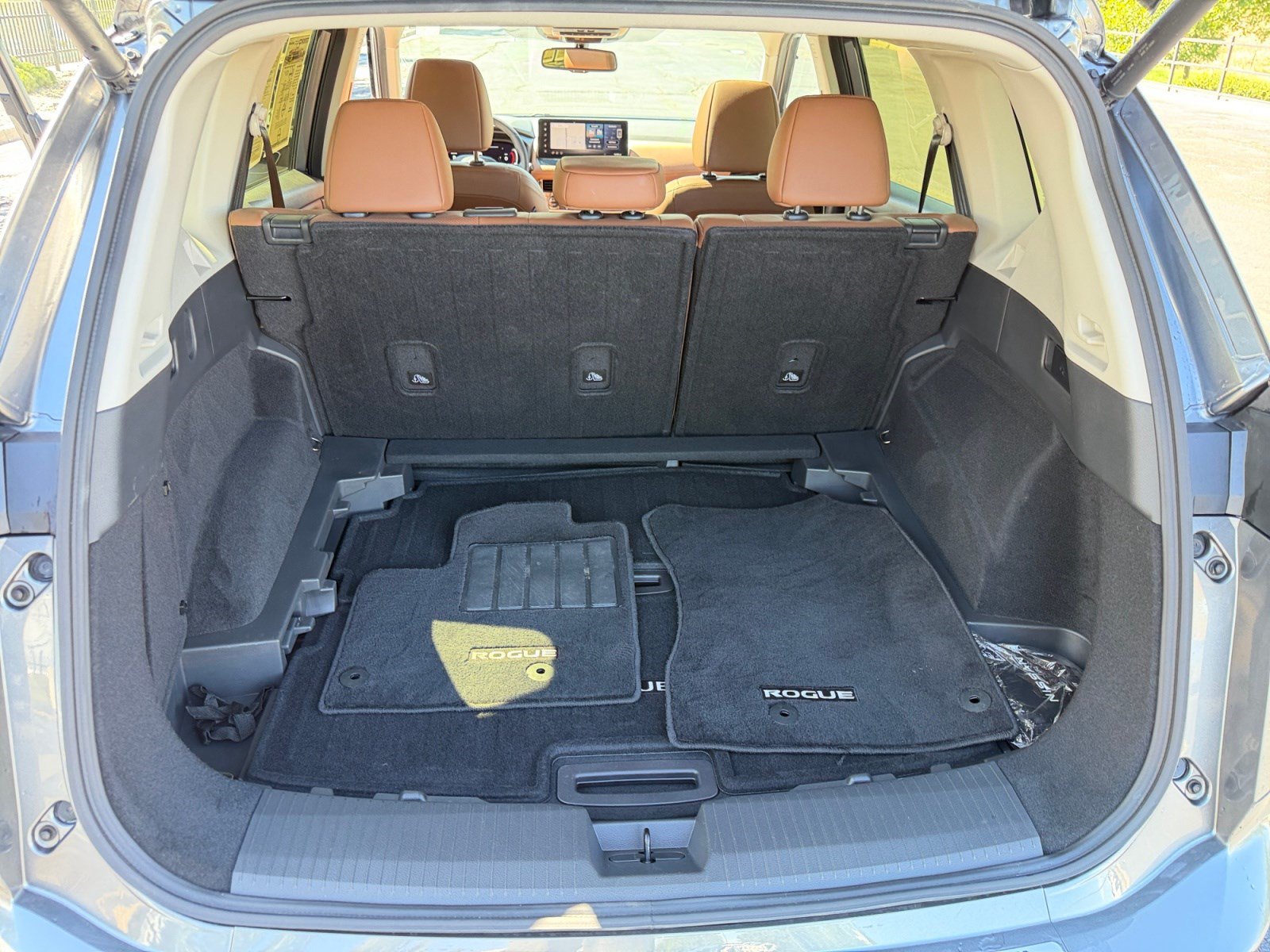 Used 2025 Nissan Rogue Platinum AWD/4WD image 32