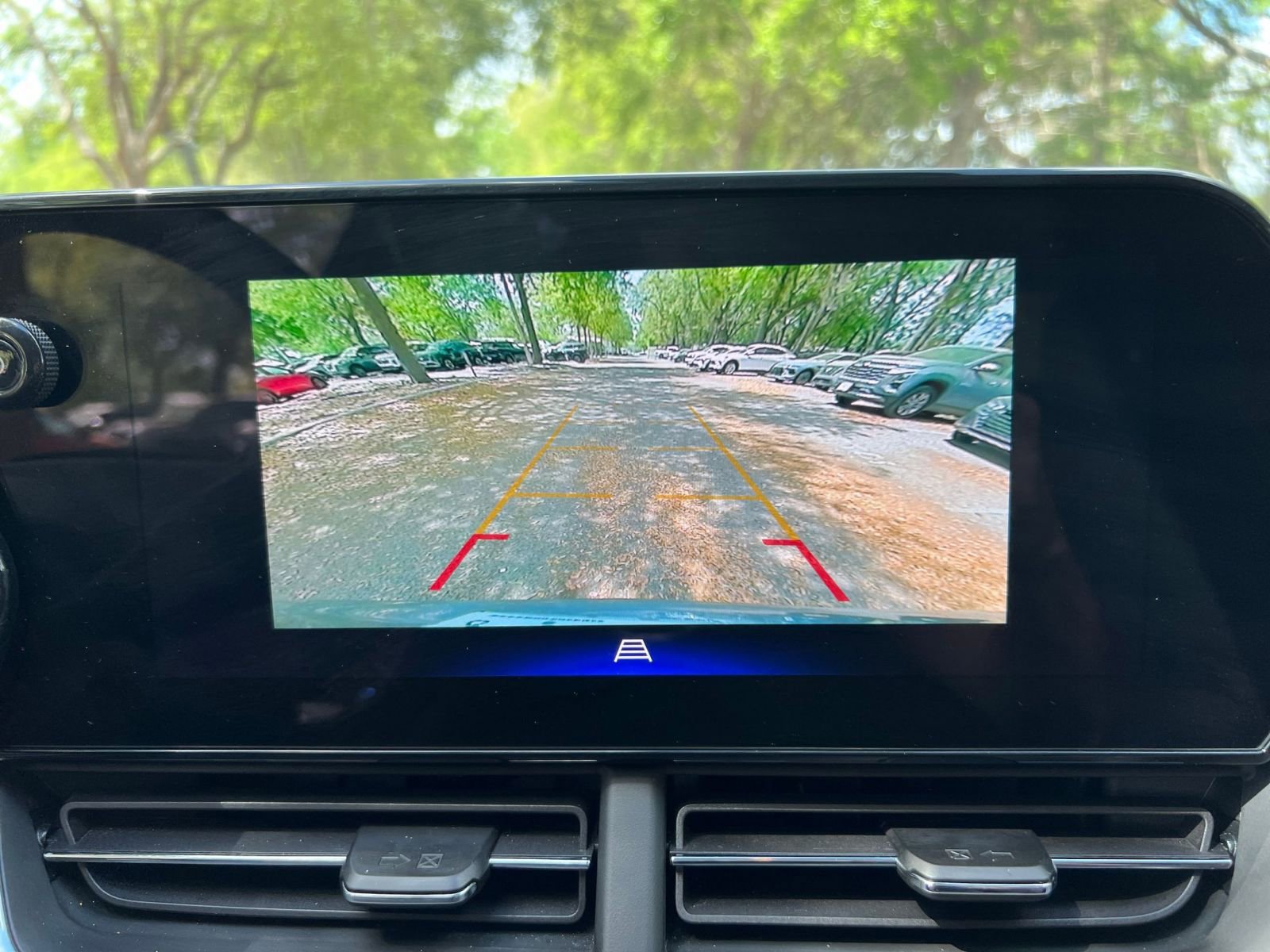 Used 2025 Chevrolet Trax LT w/ LT Convenience Package image 21