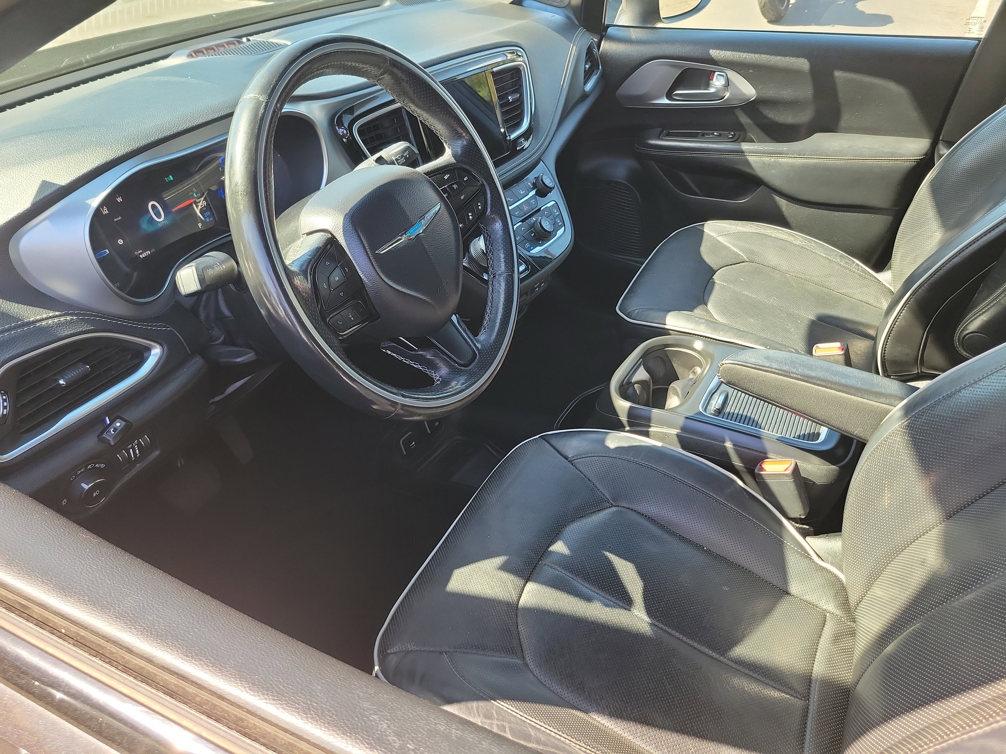 Used 2019 Chrysler Pacifica Limited w/ Advanced Safetytec Group FWD image 9