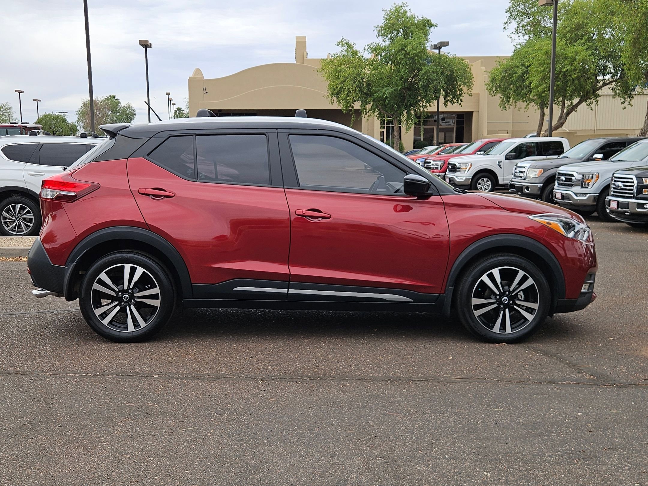 Used 2020 Nissan Kicks SR w/ SR Premium Package FWD image 4