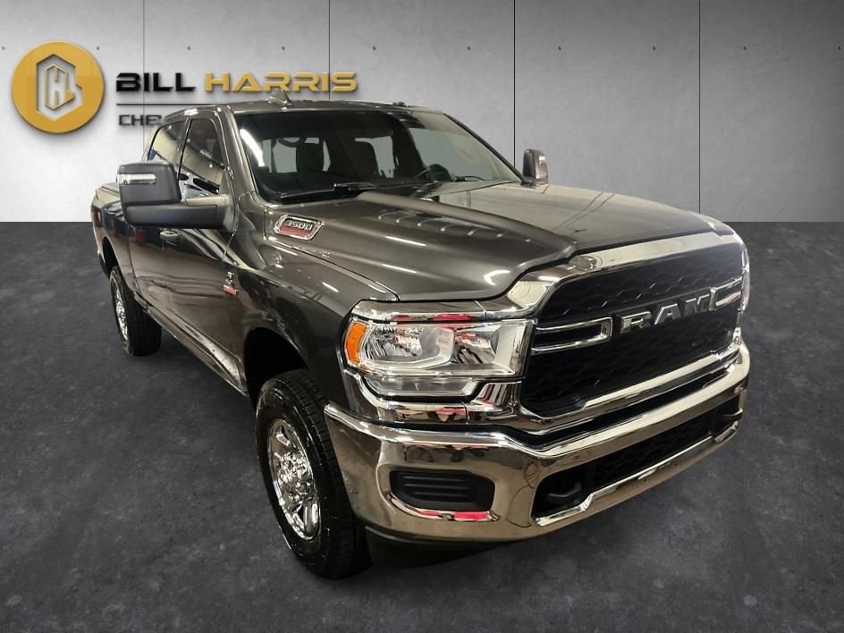 Used 2024 RAM 3500 Tradesman w/ Chrome Appearance Group AWD/4WD image 9