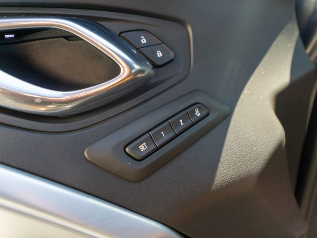 Used 2017 Chevrolet Camaro SS image 17