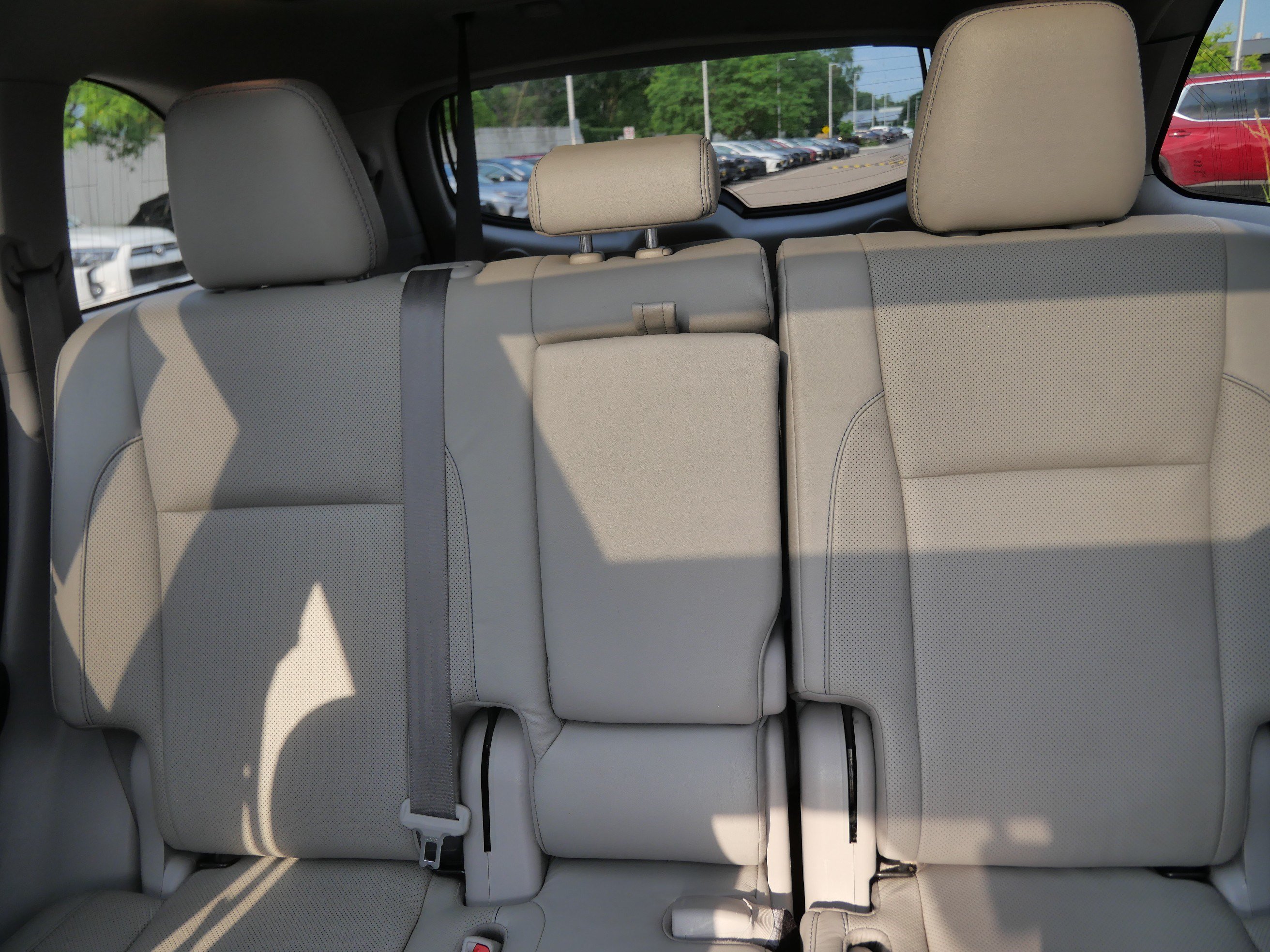 Certified 2017 Toyota Highlander Limited Platinum w/ Carpet Mat Package AWD/4WD image 13