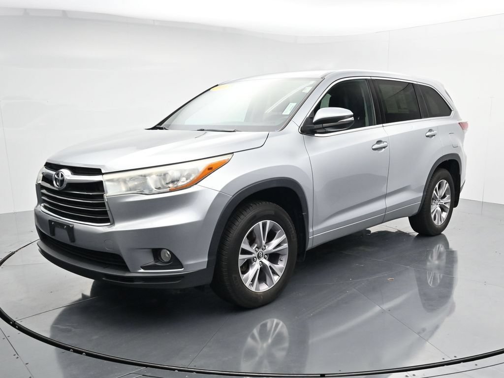Used 2016 Toyota Highlander Plus AWD/4WD image 4