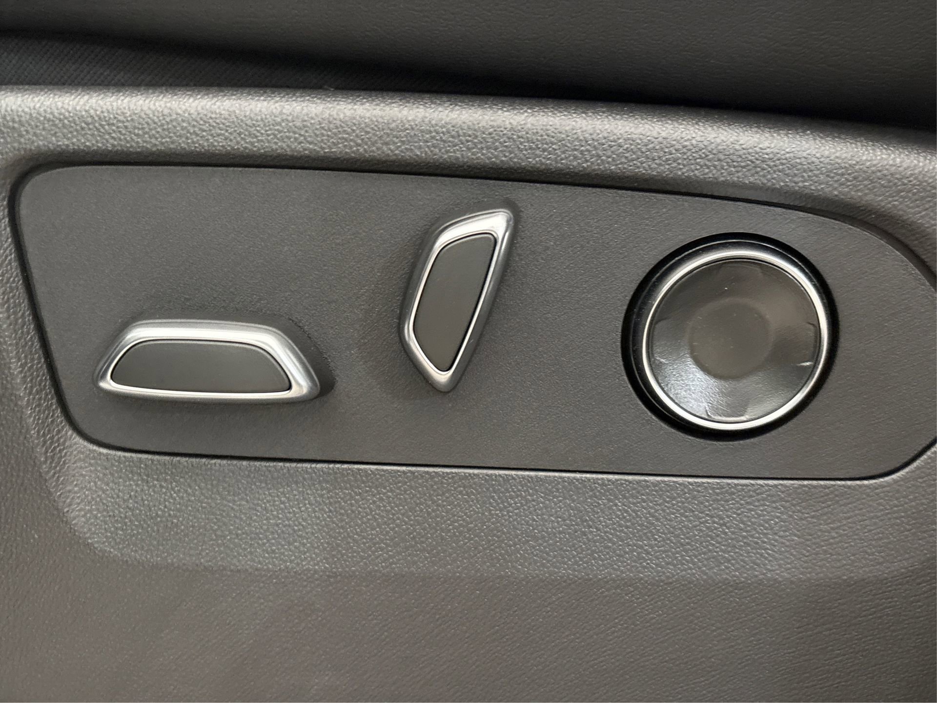 New 2025 Cadillac Escalade ESV Sport w/ LPO, ONYX Package image 31