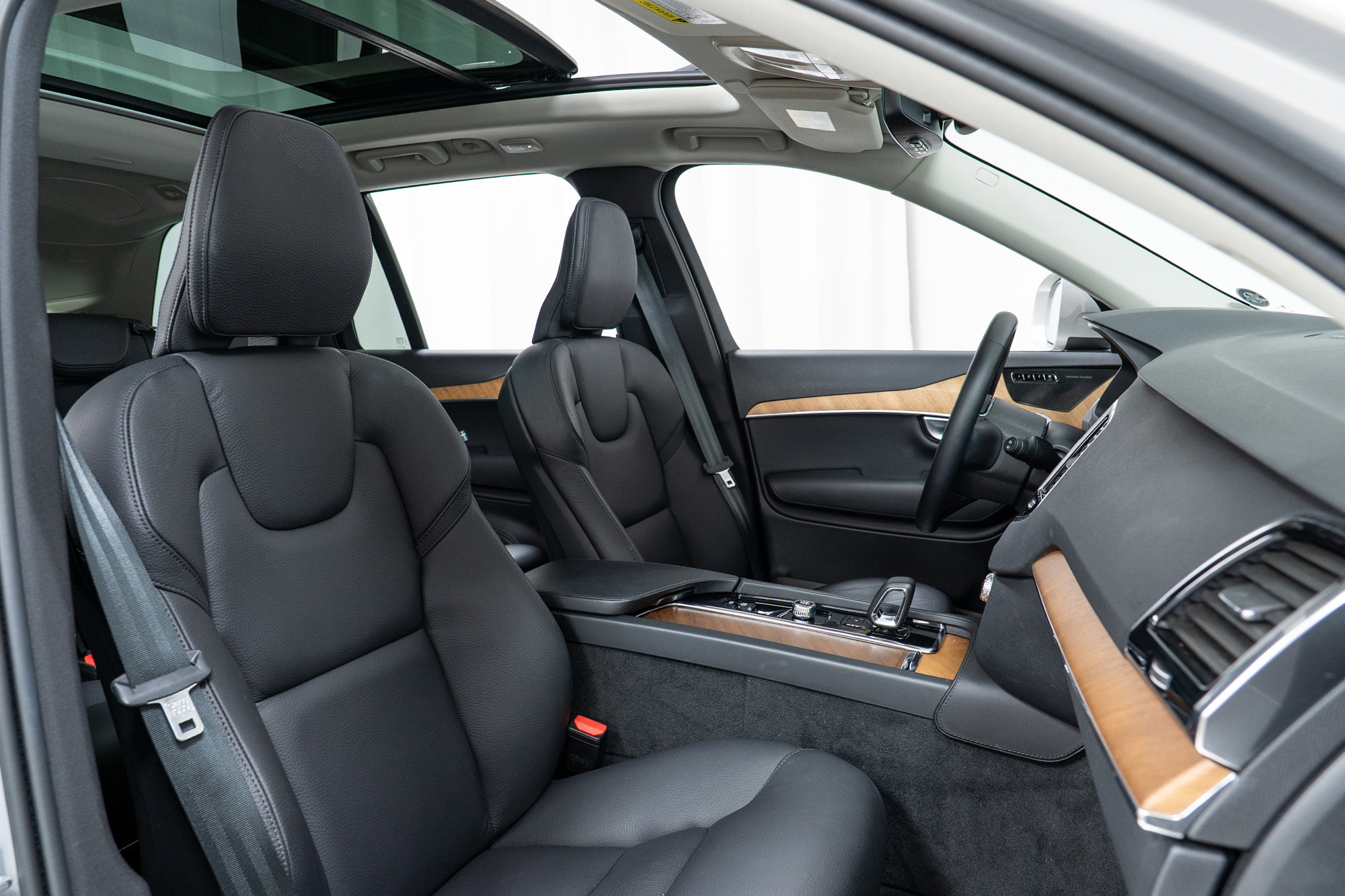 Used 2024 Volvo XC90 T8 Plus w/ Protection Package Premier image 22