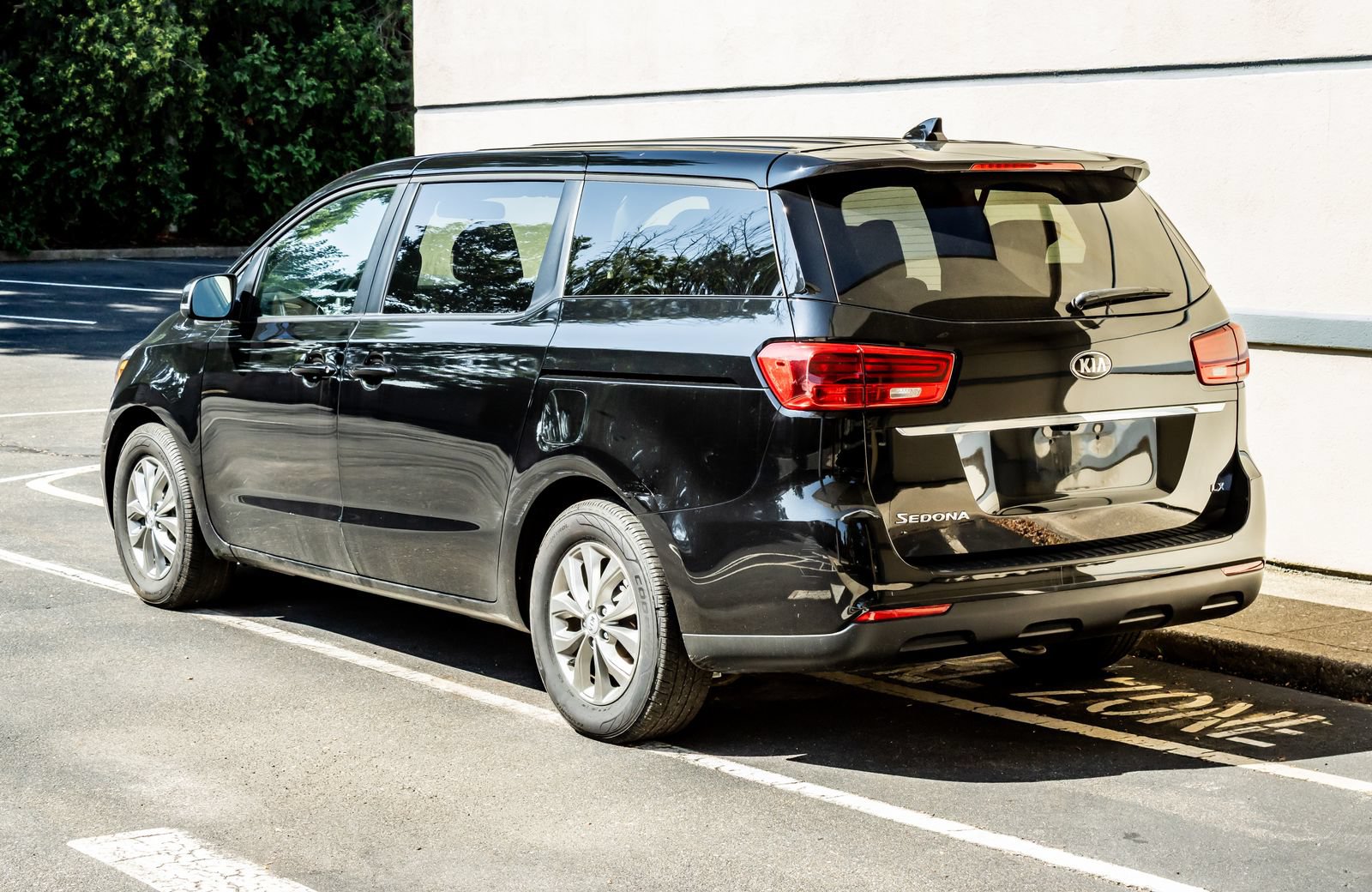 Used 2020 Kia Sedona LX FWD image 5