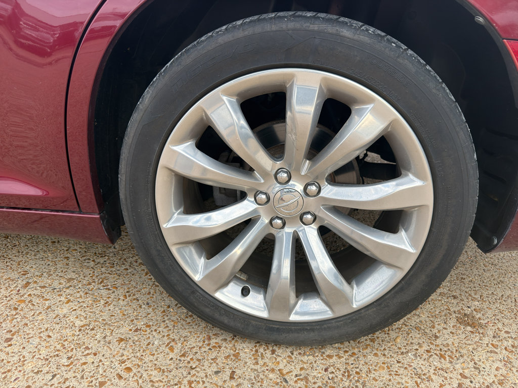 Used 2018 Chrysler 300 Limited RWD image 10