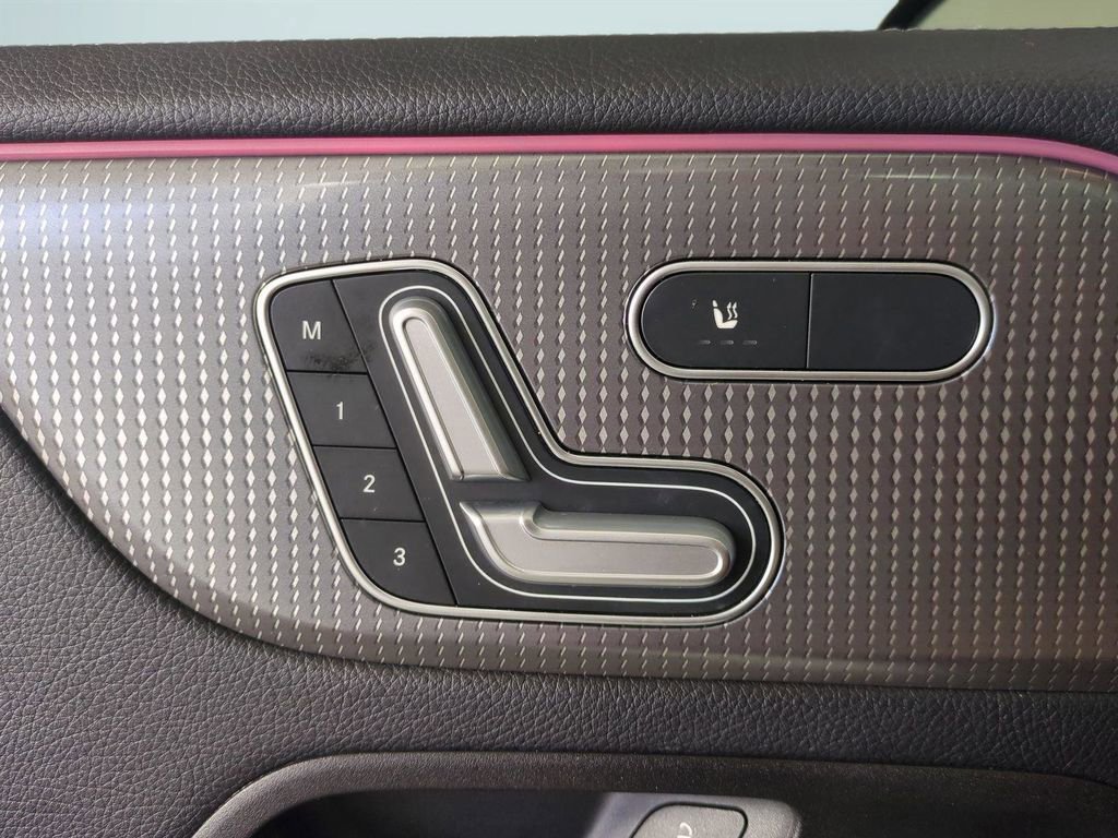 Used 2022 Mercedes-Benz GLB 250 image 23