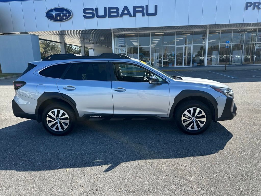 Used 2025 Subaru Outback Premium image 2