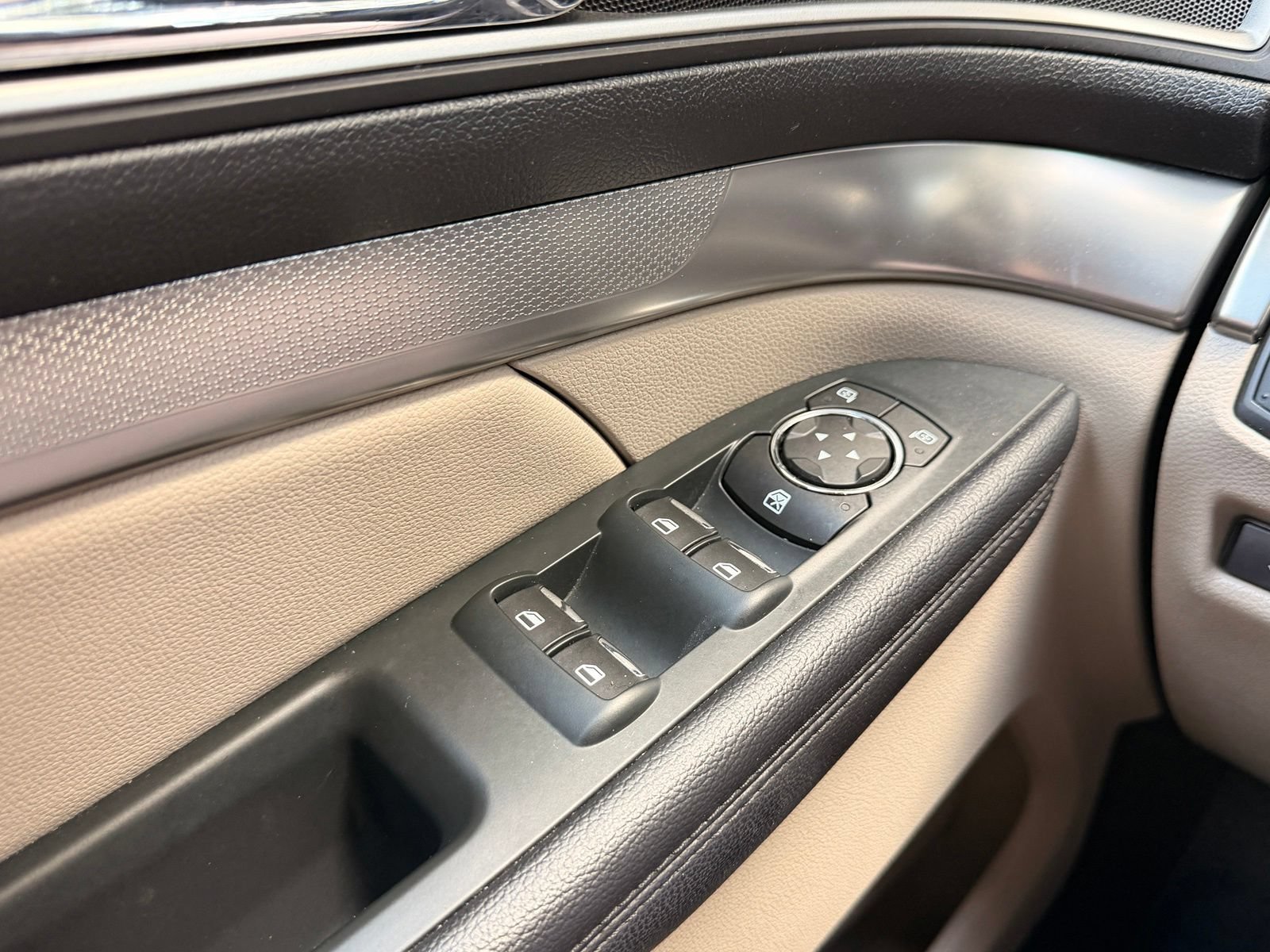 Used 2018 Ford Explorer XLT w/ Equipment Group 202A FWD image 23