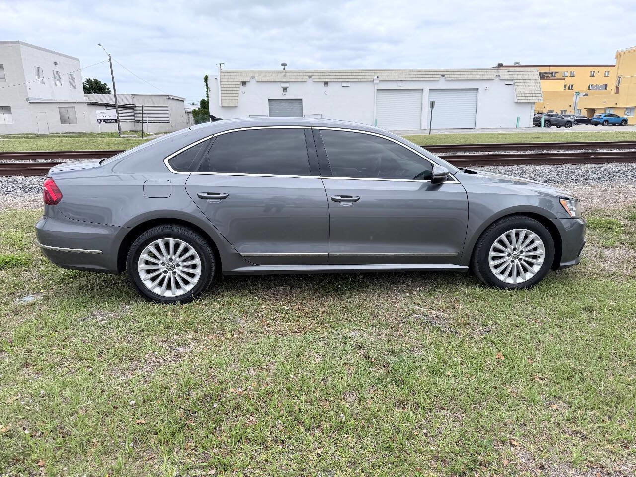 Used 2017 Volkswagen Passat 1.8T SE FWD image 10