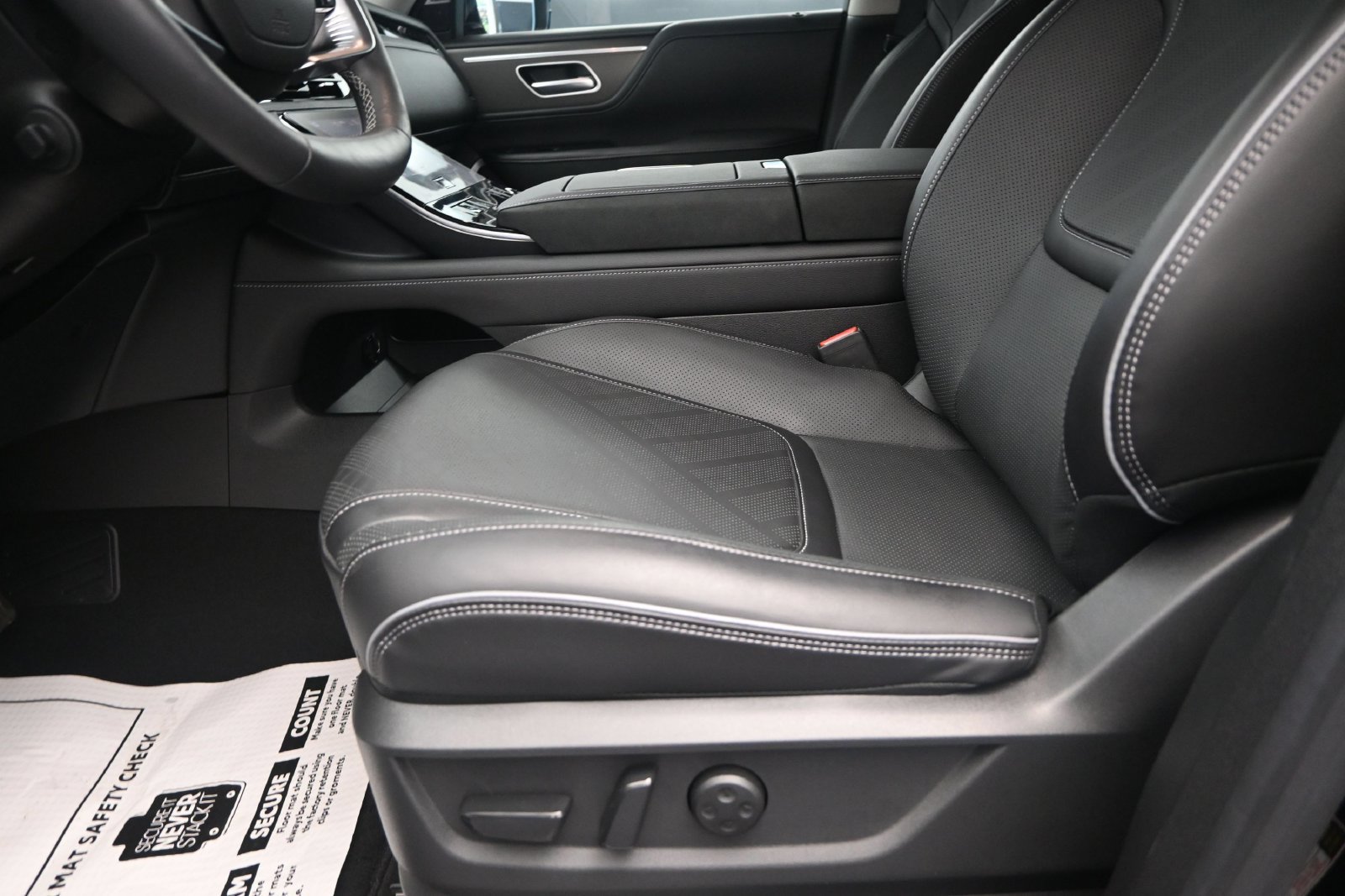 Certified 2025 INFINITI QX80 Luxe RWD image 14