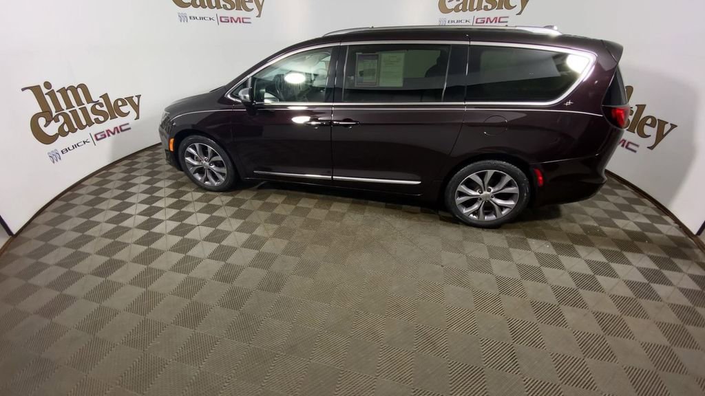 Used 2019 Chrysler Pacifica Limited image 5