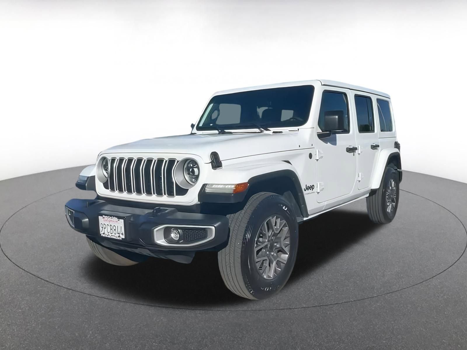 Used 2025 Jeep Wrangler Sahara image 7
