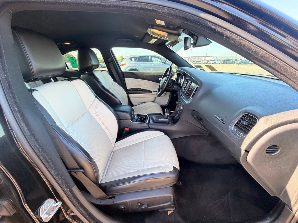Used 2017 Dodge Charger SXT w/ Plus Group RWD image 13