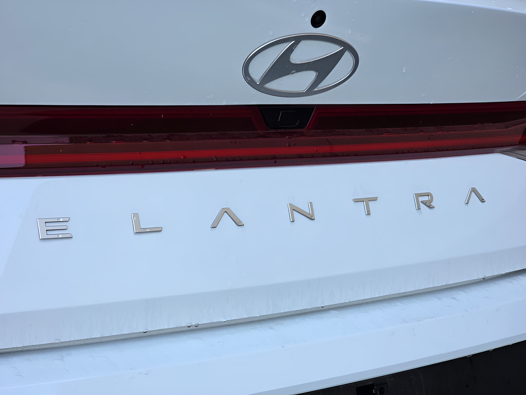Used 2026 Hyundai Elantra Hybrid FWD image 34