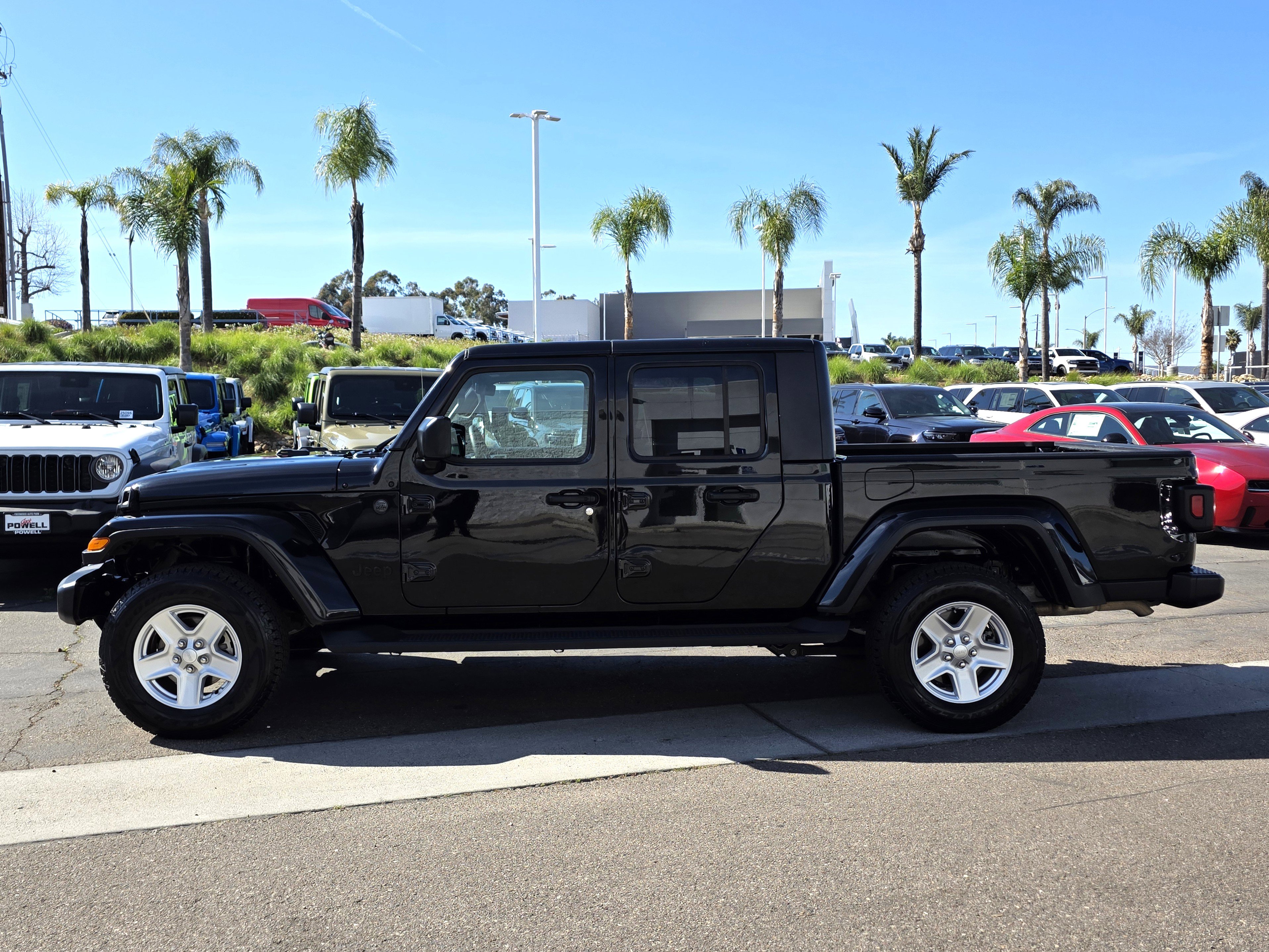 Certified 2023 Jeep Gladiator Sport image 2
