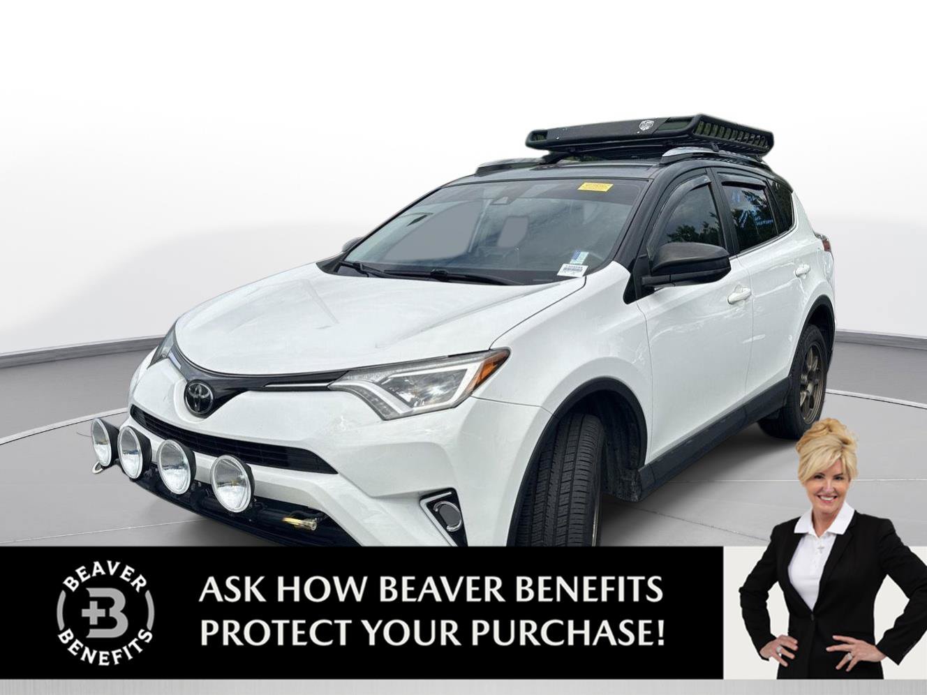 Used 2018 Toyota RAV4 LE FWD image 1