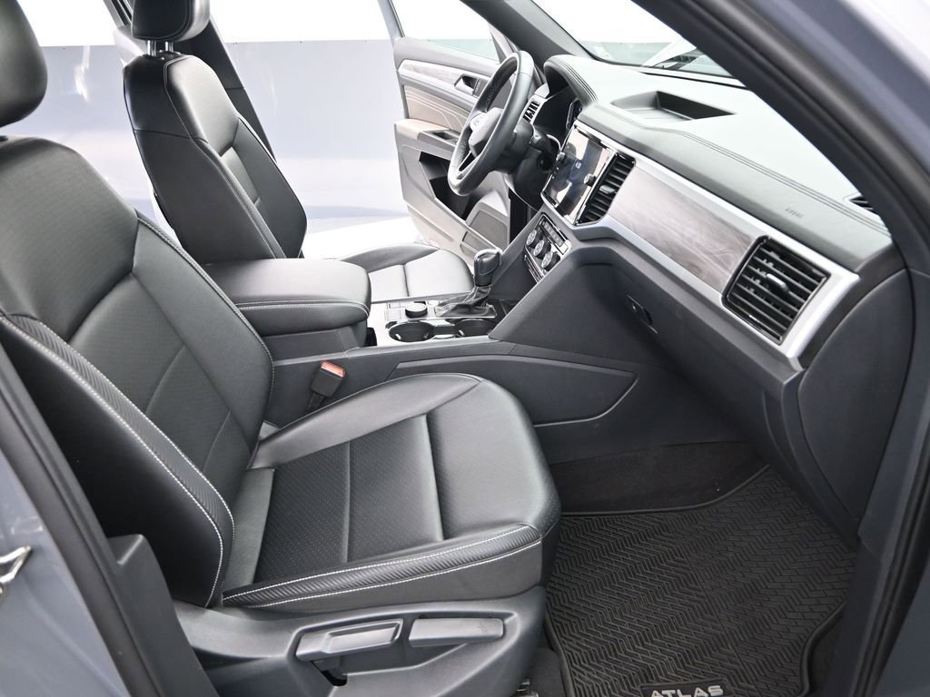 Used 2022 Volkswagen Atlas Cross Sport SE w/ Panoramic Sunroof Package image 24