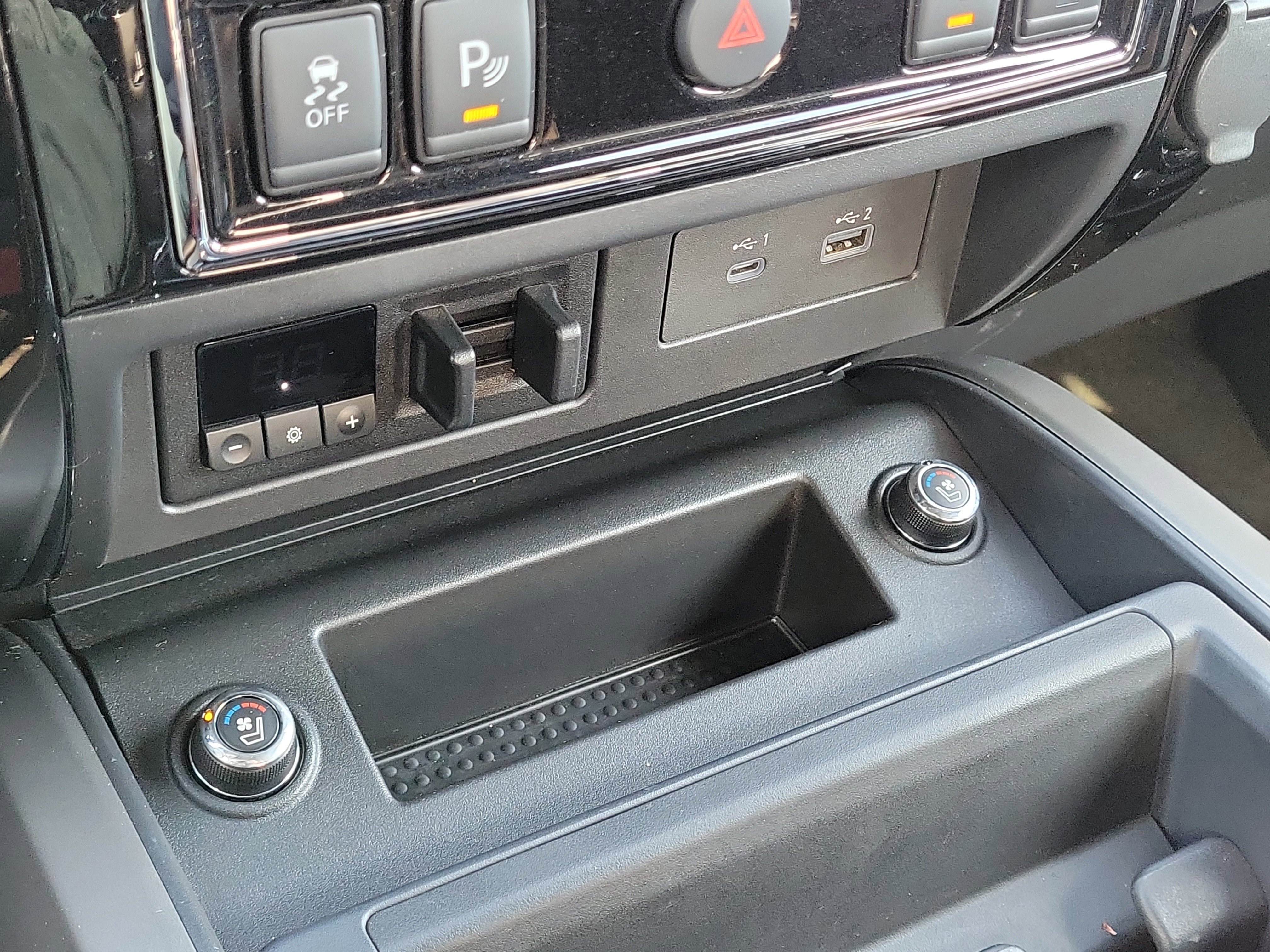 Used 2020 Nissan Titan Platinum Reserve w/ Moonroof Package image 22