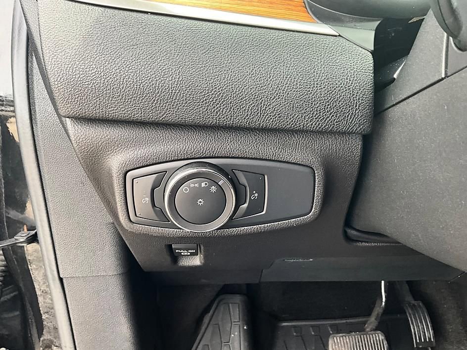 Used 2015 Lincoln MKC FWD w/ Equipment Group 101A Select image 16