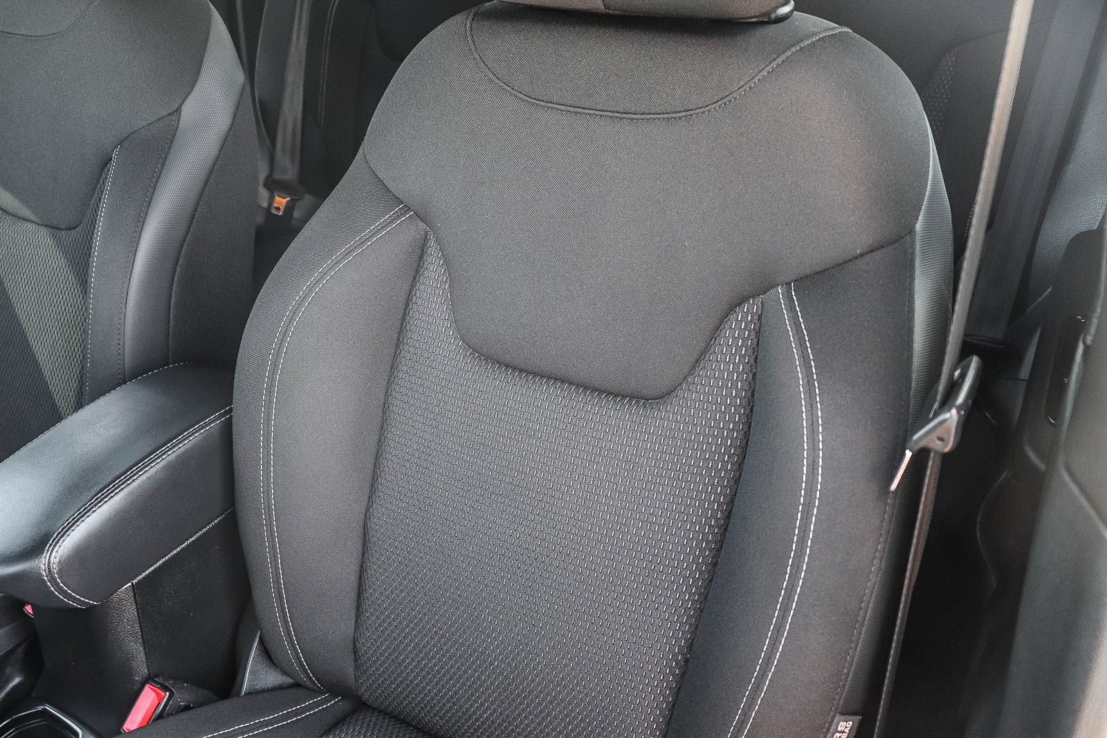Used 2022 Jeep Renegade Altitude AWD/4WD image 31