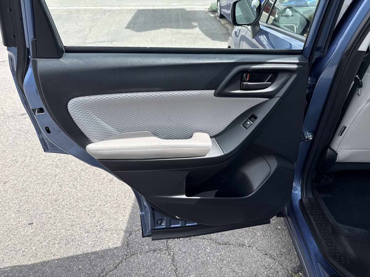 Used 2018 Subaru Forester 2.5i w/ Alloy Wheel Package AWD/4WD image 11
