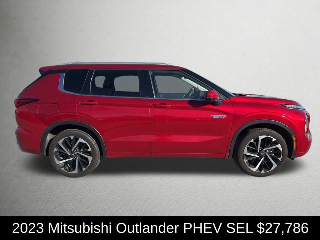 Used 2023 Mitsubishi Outlander SEL image 2