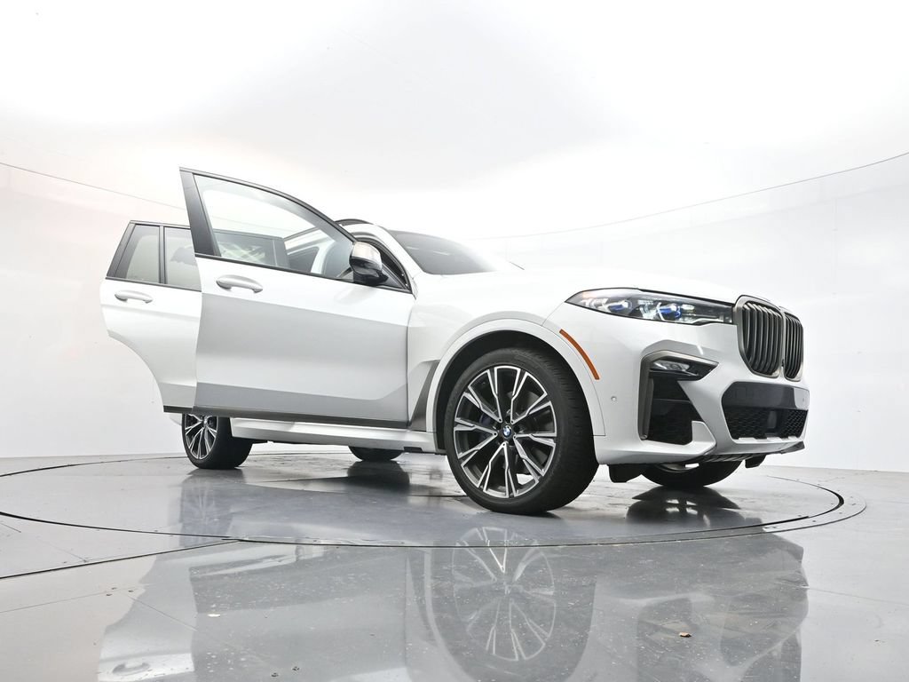 Used 2022 BMW X7 M50i AWD/4WD image 36