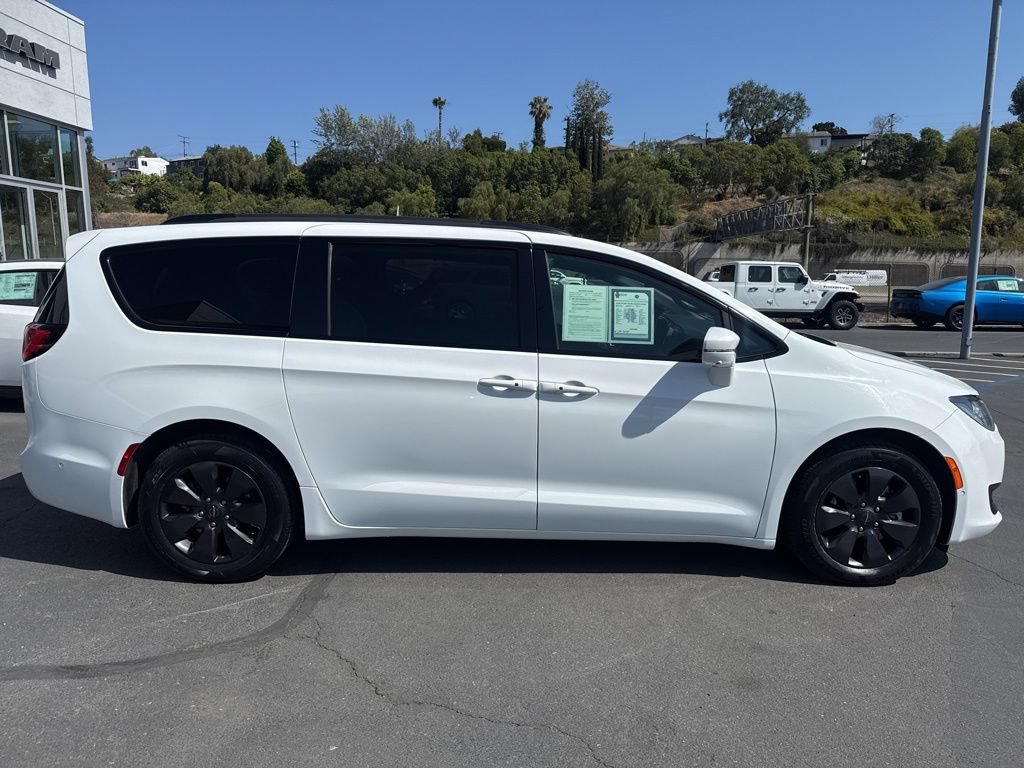 Certified 2020 Chrysler Pacifica Limited w/ Quick Oder Package 2EV RED-S FWD image 9