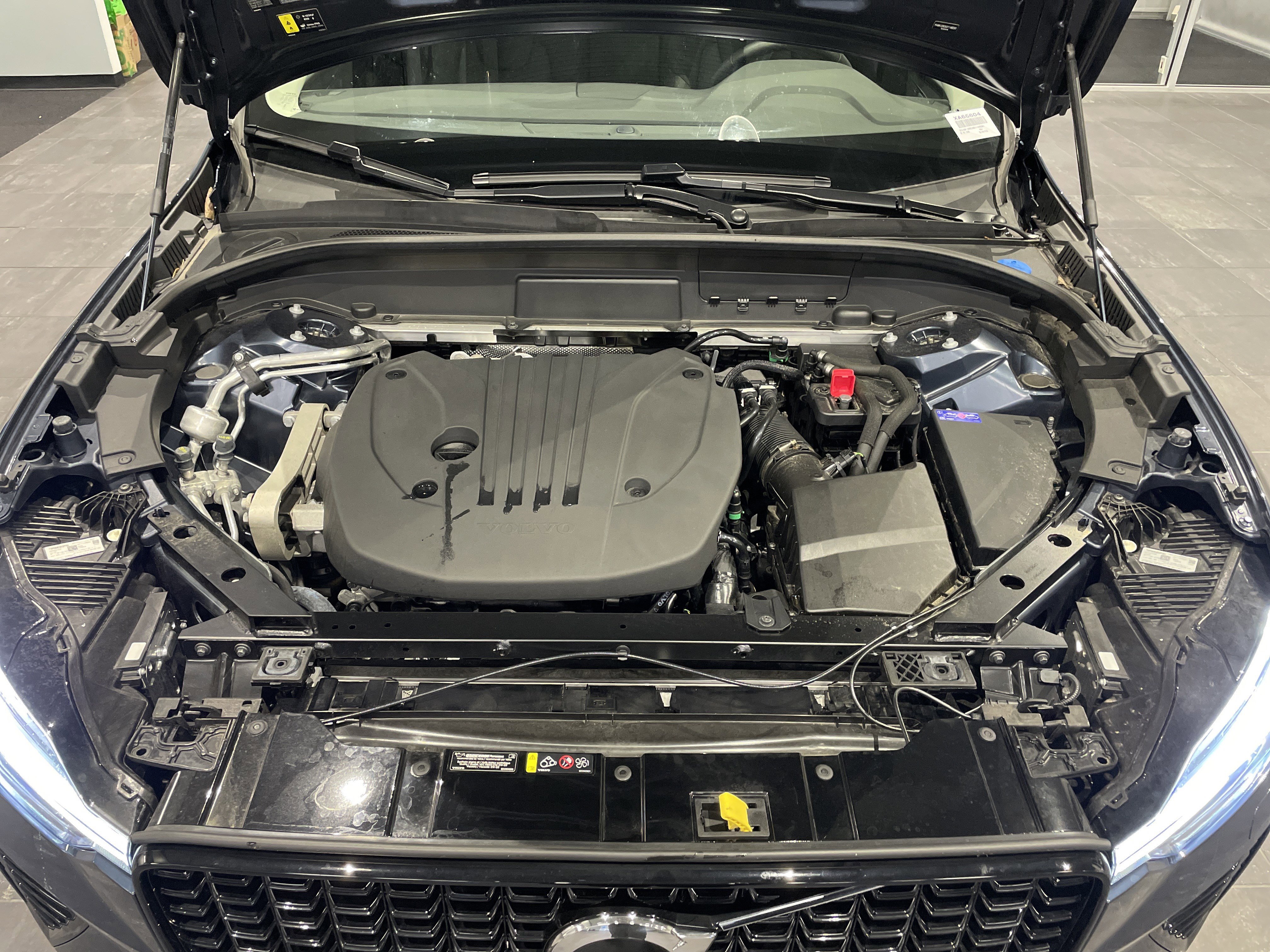 Used 2025 Volvo XC60 B5 Plus image 40