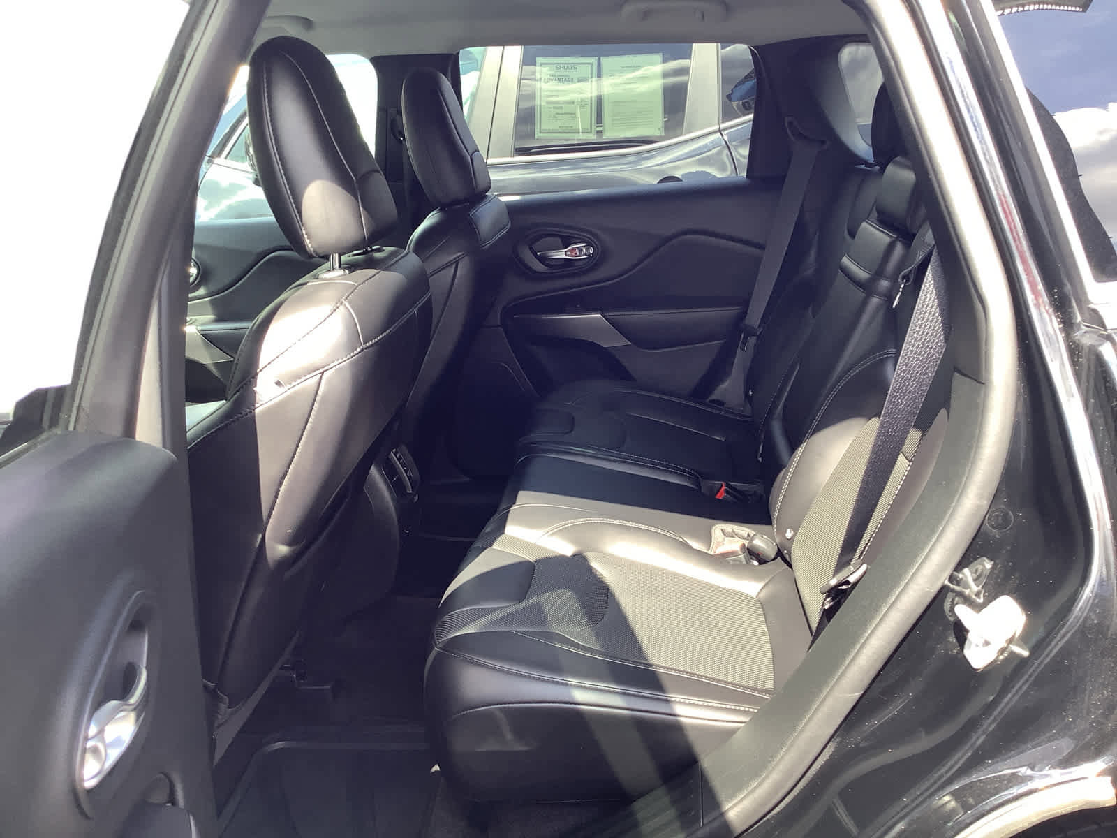 Used 2019 Jeep Cherokee Limited image 9