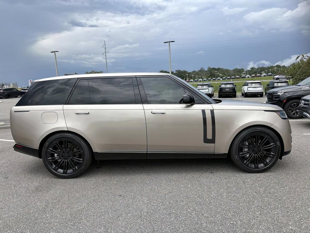 New 2026 Land Rover Range Rover Long Wheelbase SE AWD/4WD image 6