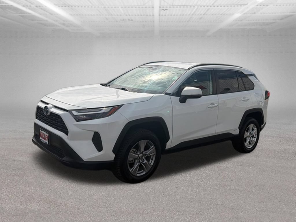 Used 2023 Toyota RAV4 XLE AWD/4WD image 4
