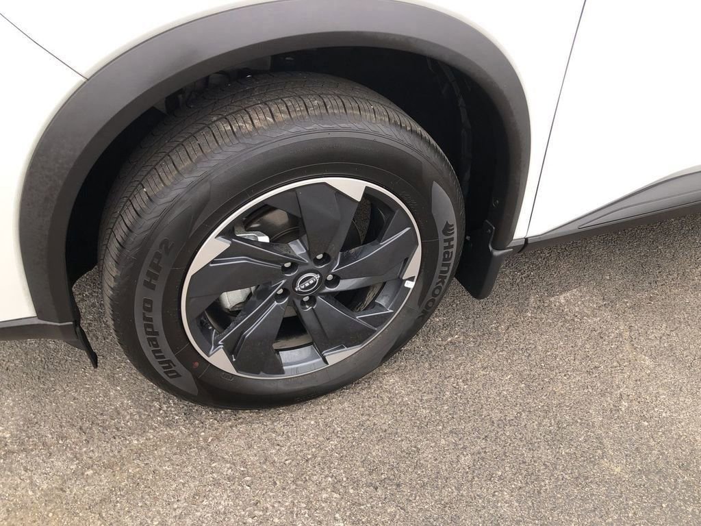 Used 2026 Nissan Rogue SV AWD/4WD image 2