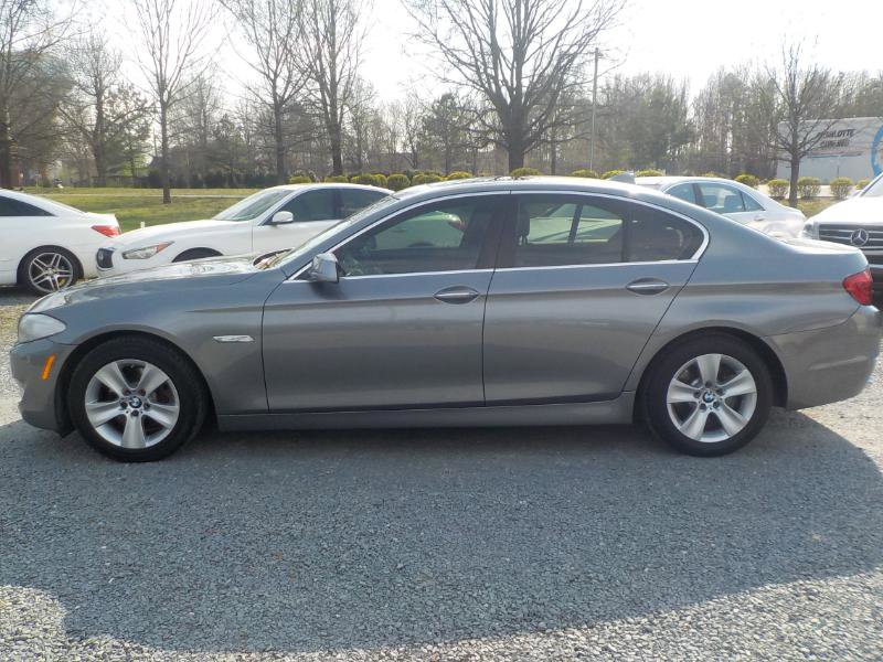 Used 2011 BMW 528i Sedan image 2