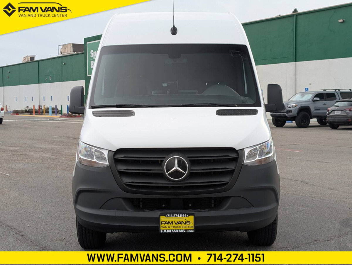 Used 2024 Mercedes-Benz eSprinter 170 Cargo image 3