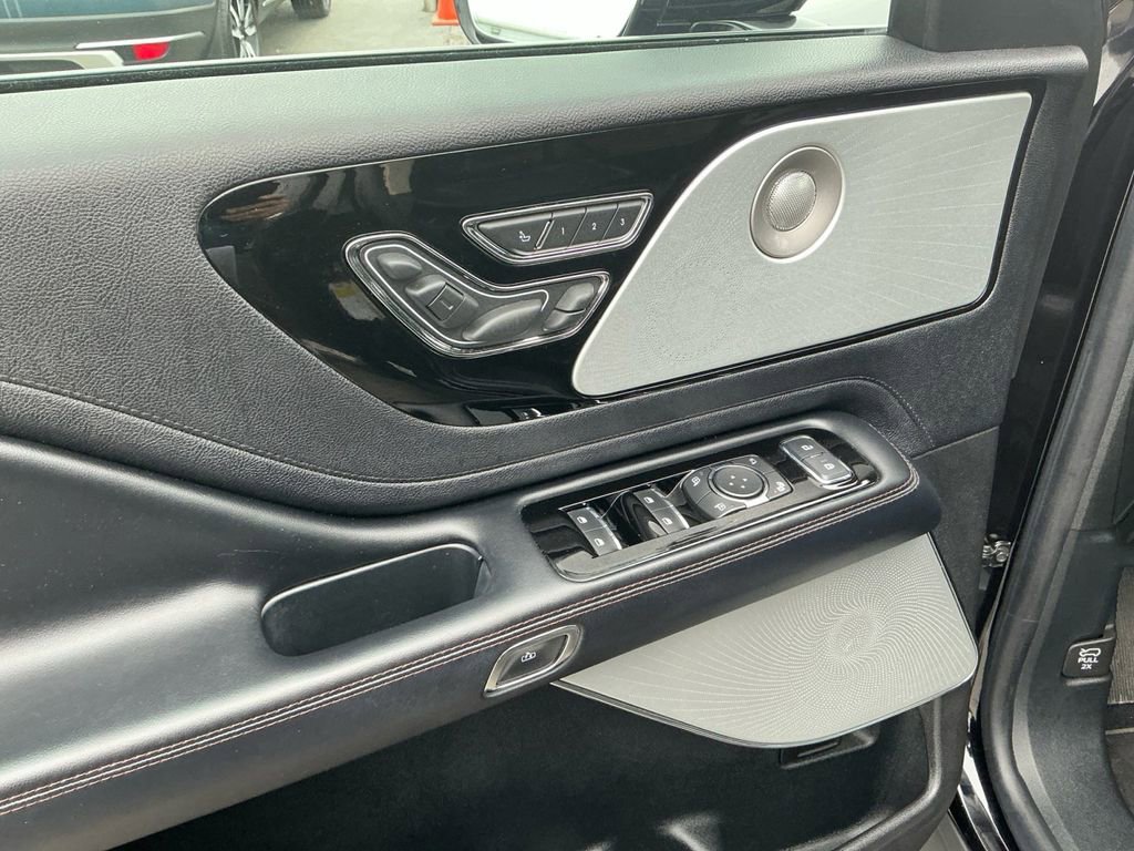 Used 2020 Lincoln Aviator Reserve w/ Equipment Group 202A image 16