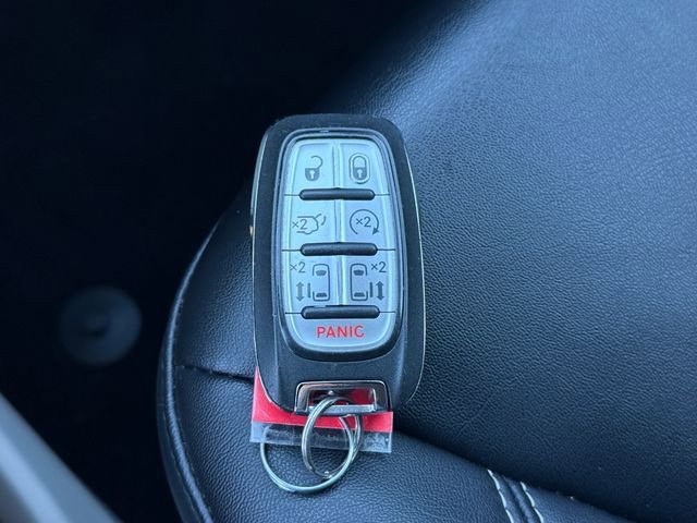 Used 2024 Chrysler Pacifica Touring-L FWD image 13