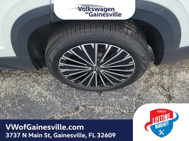 Used 2025 Volkswagen Taos SE FWD image 6