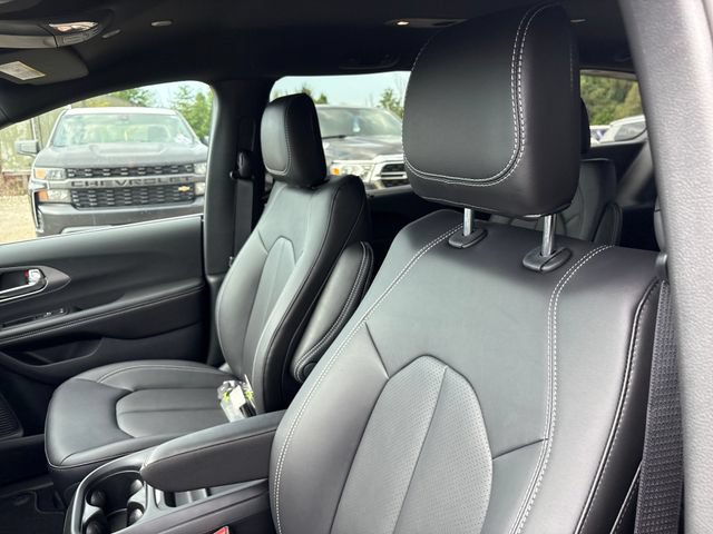 New 2027 Chrysler Pacifica Select AWD/4WD image 9