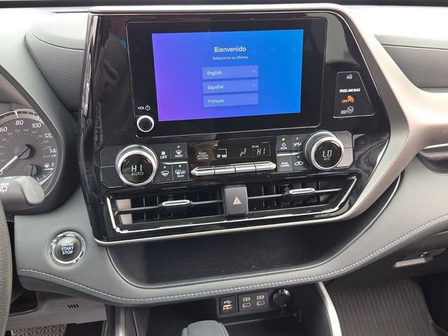 Used 2023 Toyota Highlander L image 17