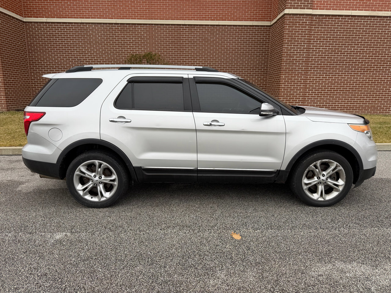 Used 2014 Ford Explorer Limited image 12