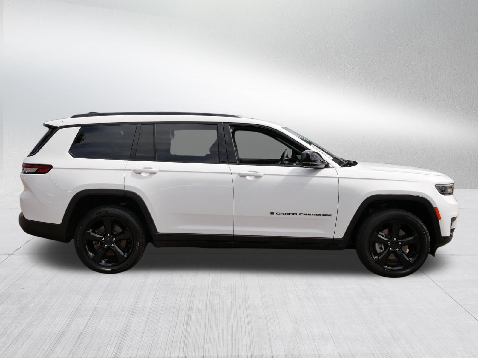 Used 2025 Jeep Grand Cherokee L Altitude AWD/4WD image 8