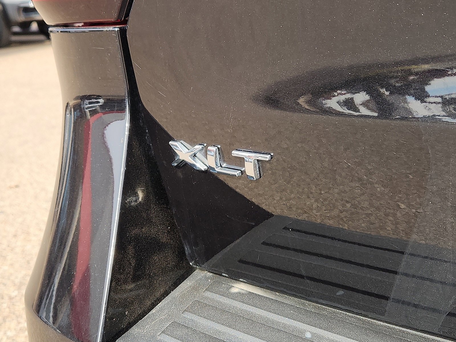 Used 2024 Ford Expedition Max XLT image 8