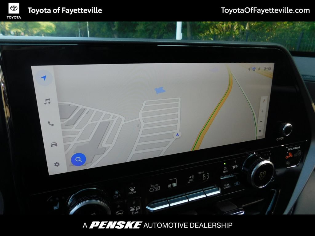 Used 2026 Toyota Highlander Limited AWD/4WD image 4