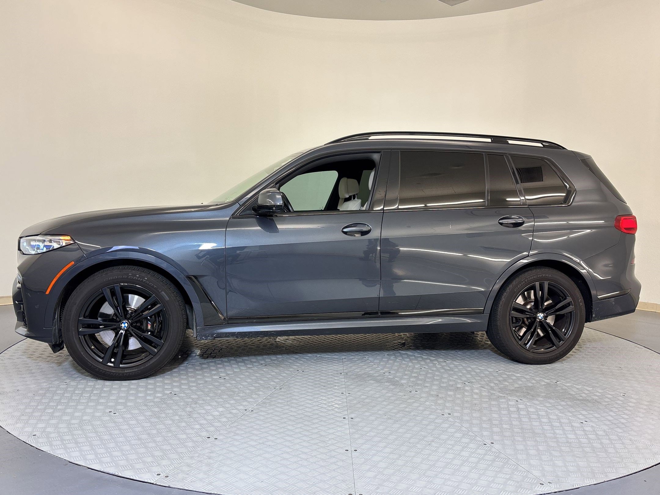 Used 2021 BMW X7 M50i w/ Dynamic Handling Package AWD/4WD image 2