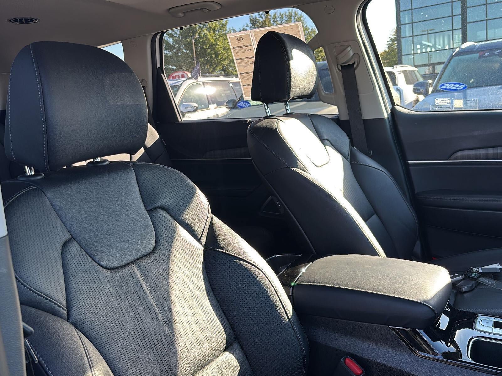 Certified 2025 Kia Telluride EX w/ EX Captain's Chair Package AWD/4WD image 28